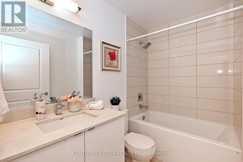 B416 - 60 Annie Craig Drive S, Toronto, ON - Indoor Photo Showing Bathroom