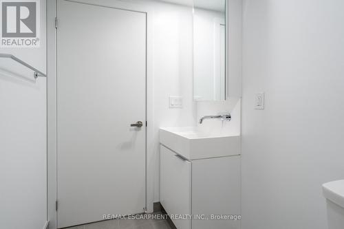309 - 370 Martha Street, Burlington, ON - Indoor Photo Showing Bathroom