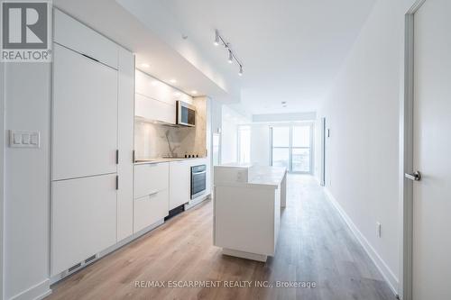 309 - 370 Martha Street, Burlington, ON - Indoor Photo Showing Kitchen With Upgraded Kitchen