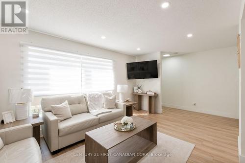 60 - 35 Waterman Avenue, London South (South R), ON - Indoor Photo Showing Living Room