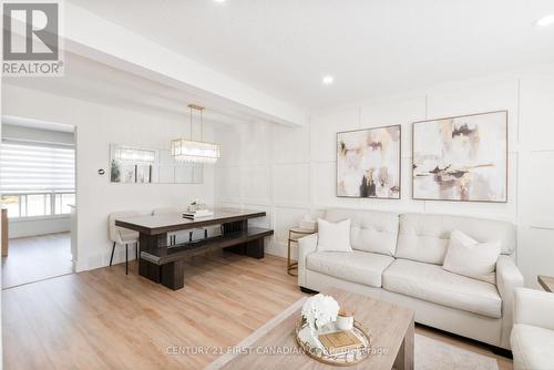 60 - 35 Waterman Avenue, London South (South R), ON - Indoor Photo Showing Living Room