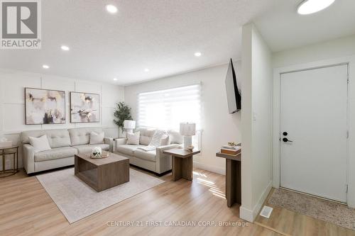 60 - 35 Waterman Avenue, London South (South R), ON - Indoor Photo Showing Living Room