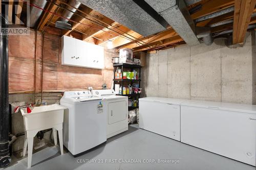 60 - 35 Waterman Avenue, London South (South R), ON - Indoor Photo Showing Laundry Room