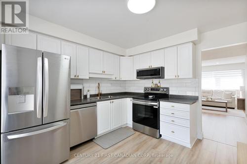 60 - 35 Waterman Avenue, London South (South R), ON - Indoor Photo Showing Kitchen With Stainless Steel Kitchen