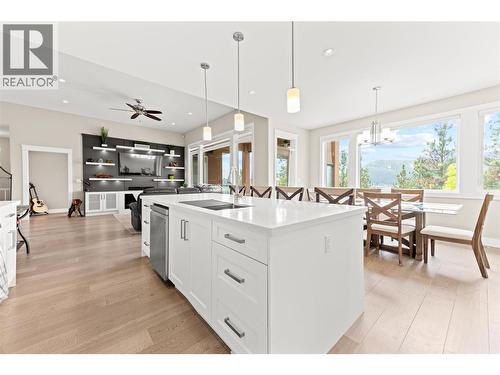 1064 Aurora Heights, West Kelowna, BC - Indoor Photo Showing Other Room