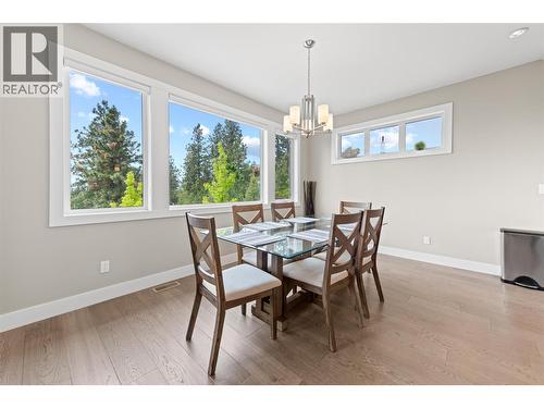 1064 Aurora Heights, West Kelowna, BC - Indoor Photo Showing Dining Room