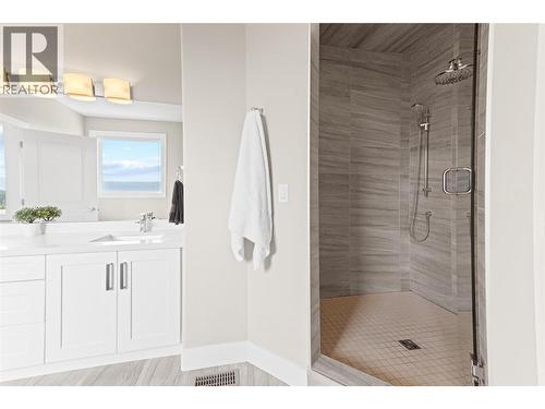 1064 Aurora Heights, West Kelowna, BC - Indoor Photo Showing Bathroom