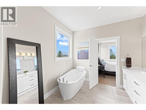 1064 Aurora Heights, West Kelowna, BC - Indoor Photo Showing Bathroom