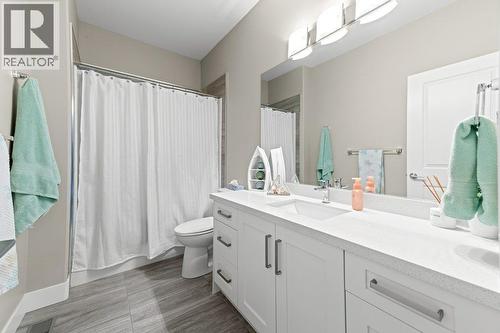 1064 Aurora Heights, West Kelowna, BC - Indoor Photo Showing Bathroom
