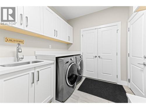 1064 Aurora Heights, West Kelowna, BC - Indoor Photo Showing Laundry Room