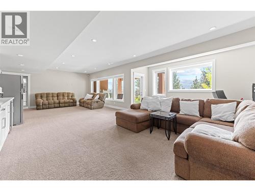 1064 Aurora Heights, West Kelowna, BC - Indoor Photo Showing Living Room