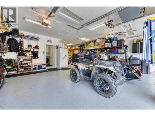 1064 Aurora Heights, West Kelowna, BC - Indoor Photo Showing Garage