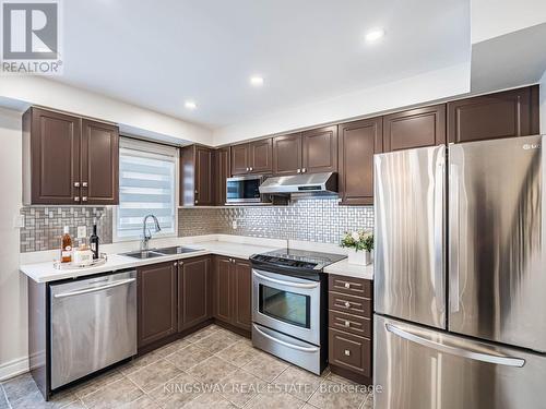 3221 Redpath Circle, Mississauga, ON - Indoor Photo Showing Kitchen With Double Sink With Upgraded Kitchen