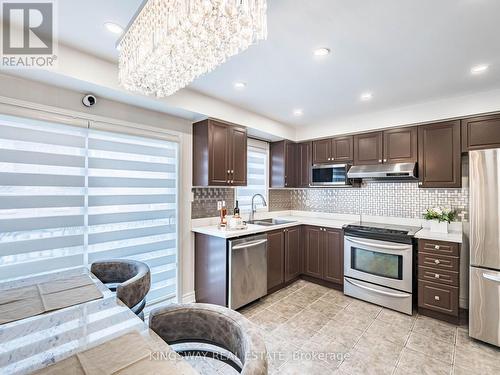 3221 Redpath Circle, Mississauga, ON - Indoor Photo Showing Kitchen With Upgraded Kitchen