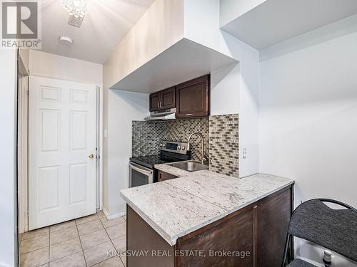 3221 Redpath Circle, Mississauga, ON - Indoor Photo Showing Kitchen
