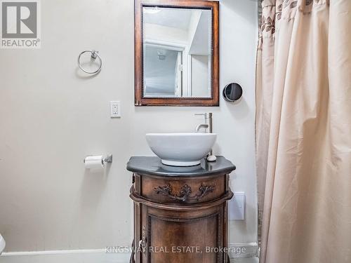 3221 Redpath Circle, Mississauga, ON - Indoor Photo Showing Bathroom