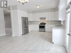 Kitchen w/ Breakfast Eat-In Area - 