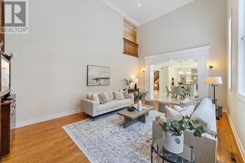 1189 Glen Road, Mississauga, ON - Indoor Photo Showing Living Room