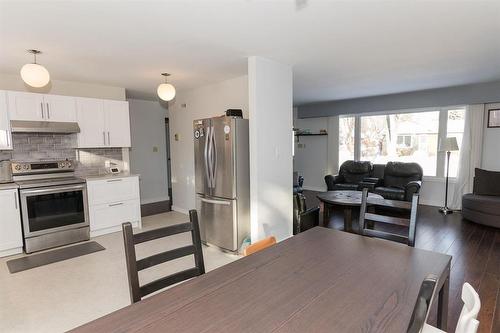 30 Bishop Bay, Carman, MB - Indoor Photo Showing Kitchen