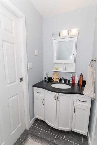 30 Bishop Bay, Carman, MB - Indoor Photo Showing Bathroom