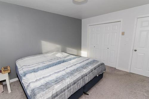 30 Bishop Bay, Carman, MB - Indoor Photo Showing Bedroom