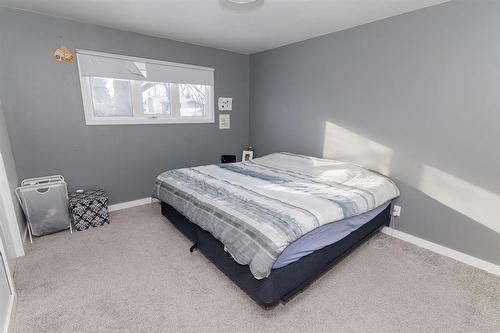 30 Bishop Bay, Carman, MB - Indoor Photo Showing Bedroom