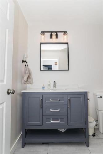 30 Bishop Bay, Carman, MB - Indoor Photo Showing Bathroom