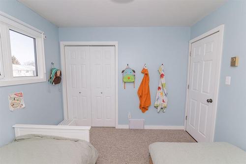 30 Bishop Bay, Carman, MB - Indoor Photo Showing Bedroom