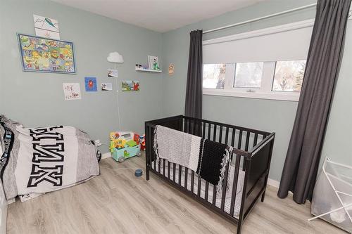 30 Bishop Bay, Carman, MB - Indoor Photo Showing Bedroom