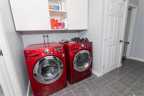 30 Bishop Bay, Carman, MB - Indoor Photo Showing Laundry Room