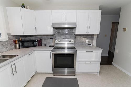 30 Bishop Bay, Carman, MB - Indoor Photo Showing Kitchen With Double Sink