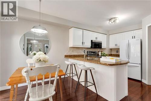 2006 Glenada Crescent Unit# 7, Oakville, ON - Indoor Photo Showing Kitchen