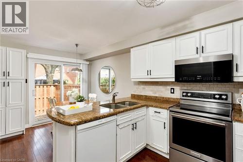 2006 Glenada Crescent Unit# 7, Oakville, ON - Indoor Photo Showing Kitchen With Double Sink