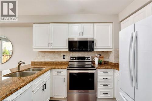 2006 Glenada Crescent Unit# 7, Oakville, ON - Indoor Photo Showing Kitchen With Double Sink