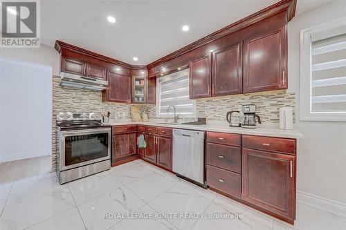 4023 Bishopstoke Lane, Mississauga, ON - Indoor Photo Showing Kitchen