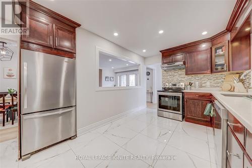 4023 Bishopstoke Lane, Mississauga, ON - Indoor Photo Showing Kitchen With Double Sink