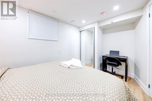 4023 Bishopstoke Lane, Mississauga, ON - Indoor Photo Showing Bedroom