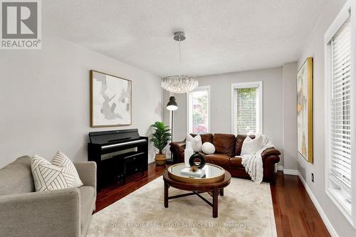 7 - 2006 Glenada Crescent, Oakville, ON - Indoor Photo Showing Living Room