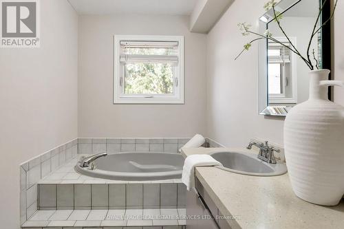 7 - 2006 Glenada Crescent, Oakville, ON - Indoor Photo Showing Bathroom