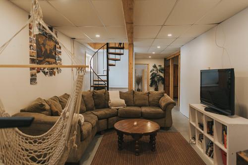 Salle familiale - 1 Rue Brassard, Labelle, QC - Indoor Photo Showing Living Room