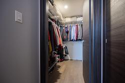 Walk-in closet - 