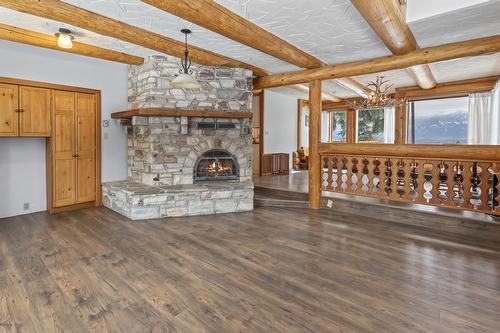 1084 Simmons Road, Creston, BC - Indoor With Fireplace