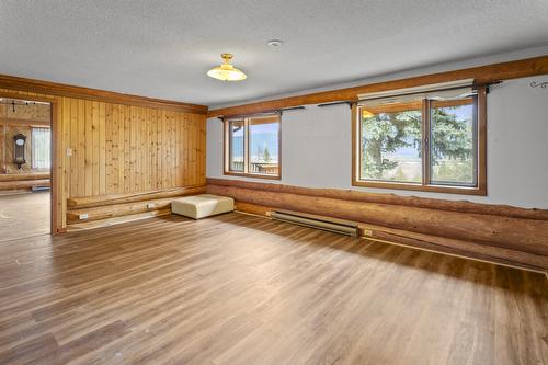 1084 Simmons Road, Creston, BC - Indoor Photo Showing Other Room