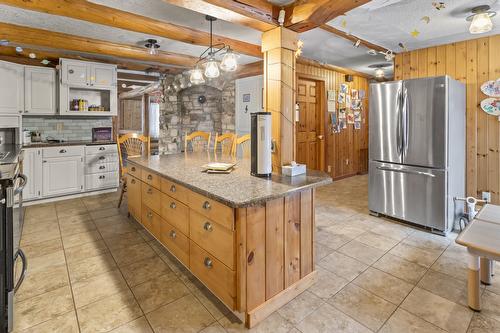 1084 Simmons Road, Creston, BC - Indoor Photo Showing Kitchen