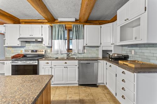 1084 Simmons Road, Creston, BC - Indoor Photo Showing Kitchen With Upgraded Kitchen