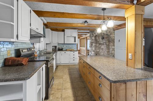 1084 Simmons Road, Creston, BC - Indoor Photo Showing Kitchen With Double Sink