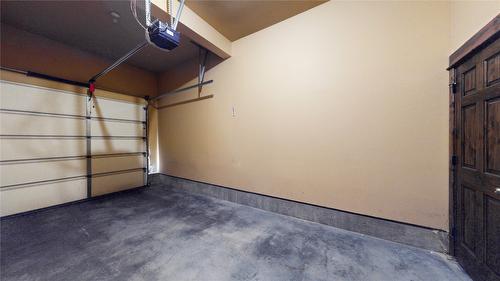 J3 - C-1351 Gerry Sorensen Way, Kimberley, BC - Indoor Photo Showing Garage
