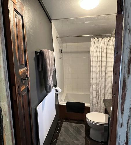 310 Kootenay Street, Cranbrook, BC - Indoor Photo Showing Bathroom