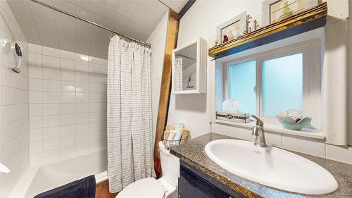 310 Kootenay Street, Cranbrook, BC - Indoor Photo Showing Bathroom