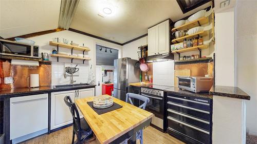 310 Kootenay Street, Cranbrook, BC - Indoor Photo Showing Other Room